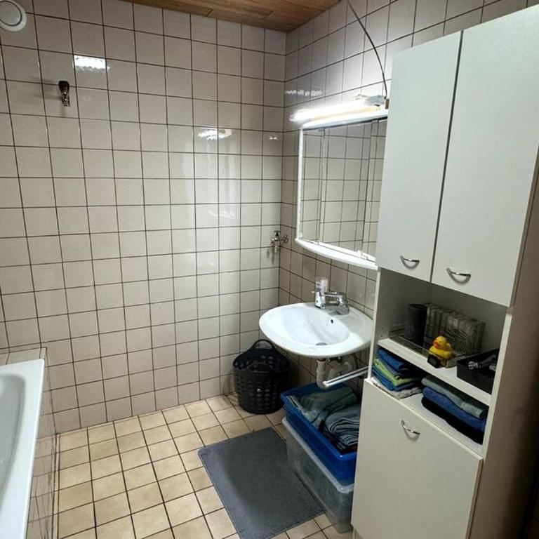 Schöne Wohnung in grüner Lage mit Fitnessgerät - Apartment mit 1 Schlafzimmer - 15