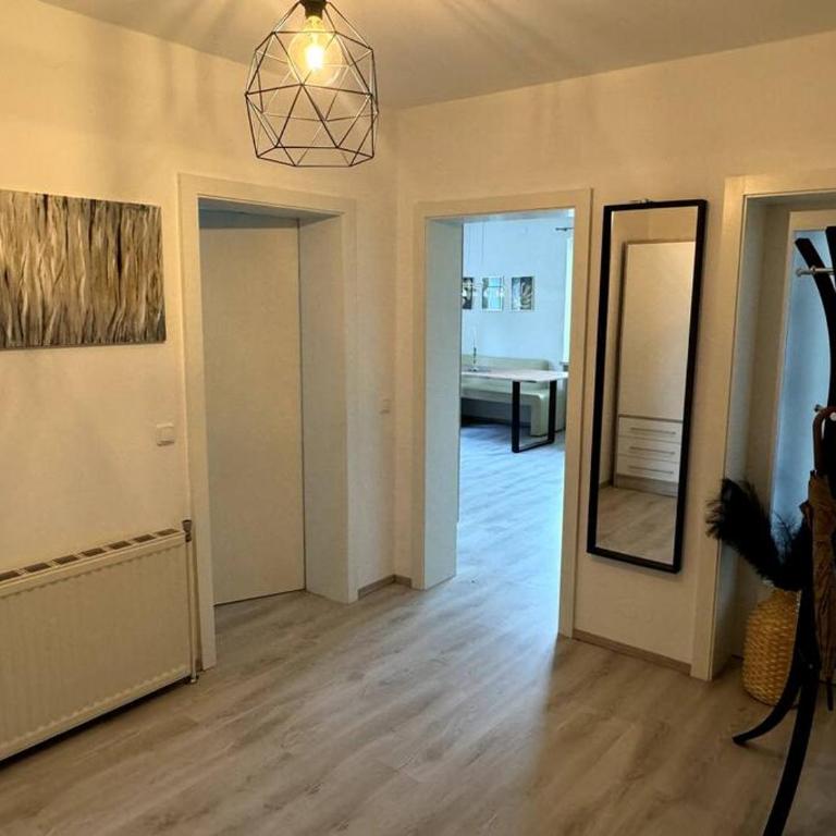 Schöne Wohnung in grüner Lage mit Fitnessgerät - Apartment mit 1 Schlafzimmer - 10