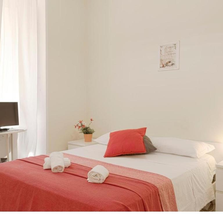 Al Colosseo 8 - Camera Matrimoniale/Doppia con Letti Singoli con Bagno Privato - 13