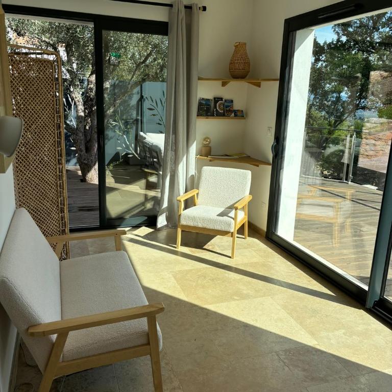 Domani Vencius - Cocon de bien-être à Vence avec vue mer, piscine et terrasse ensoleillée - Appartement 2 Chambres - Vue sur Mer - 9