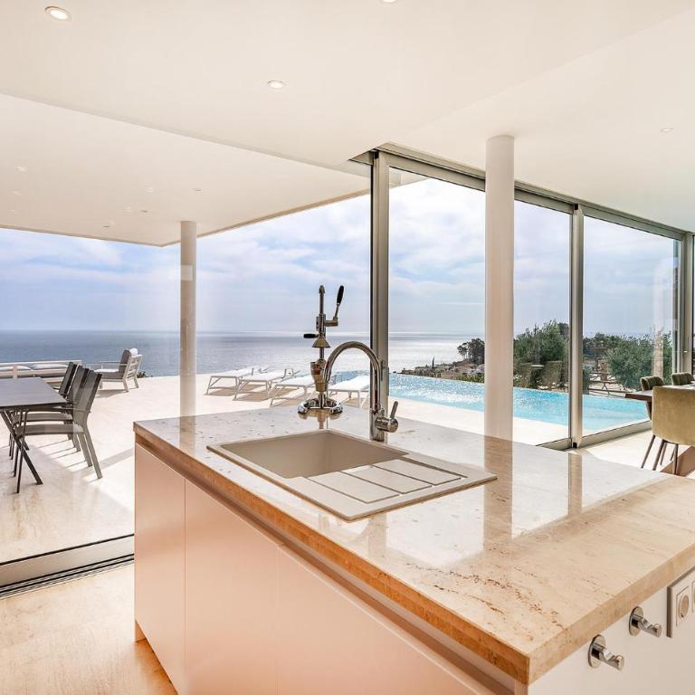 Beach Front Home In Granada - Five-Bedroom Holiday Home - 2