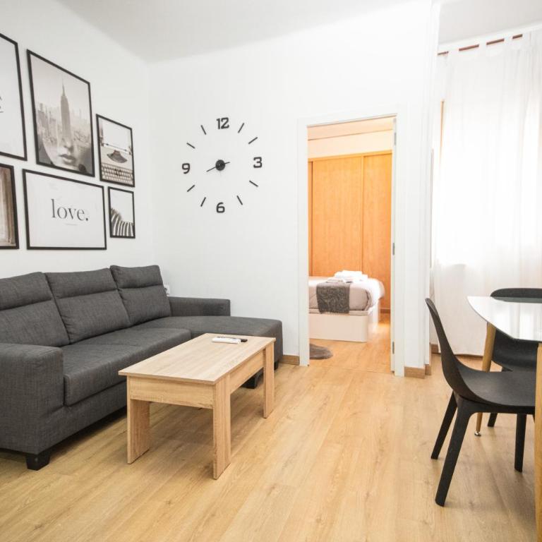 Casa a pasos de Las Ramblas - Three-Bedroom Apartment - 12