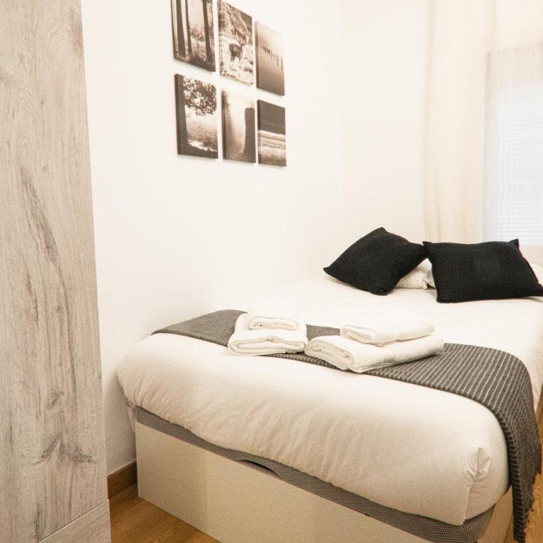 Casa a pasos de Las Ramblas - Three-Bedroom Apartment - 10
