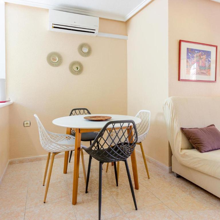 2 Bedroom Lovely Apartment In Torrevieja - Apartamento de 2 dormitorios - 11