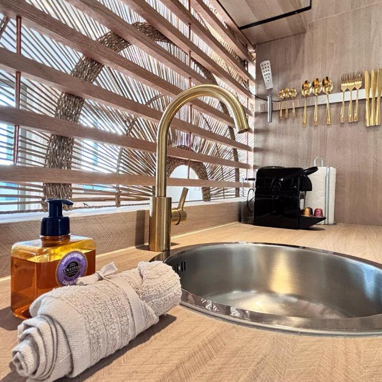 Blossom Suite-Hyper centre Jacuzzi Balcon clim - One-Bedroom Apartment - 14
