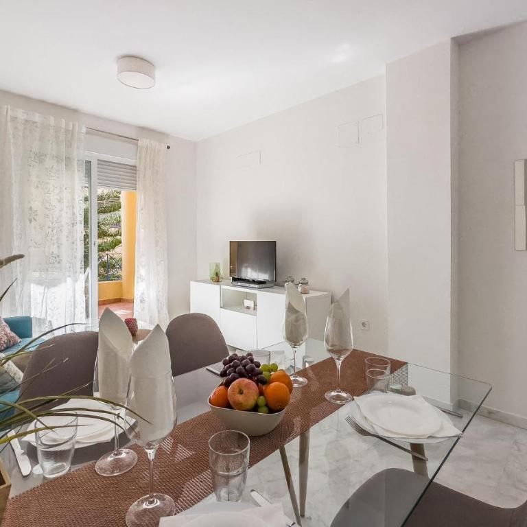 Amazing Apartment In Fuengirola - Apartamento de 2 dormitorios - 7