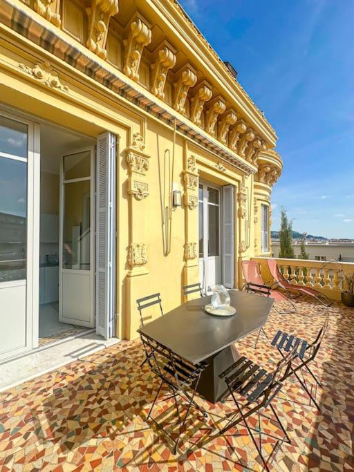 Appartement exceptionnel belle époque avec grande terrasse plein sud - Appartement 2 Chambres - 26