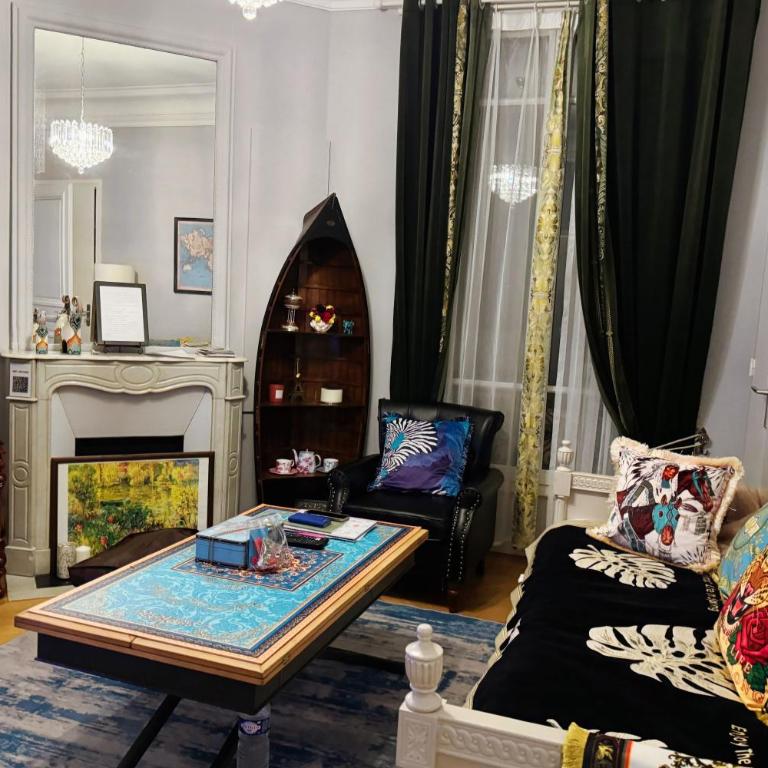 Élysées Charm - Two-Bedroom Apartment - 1