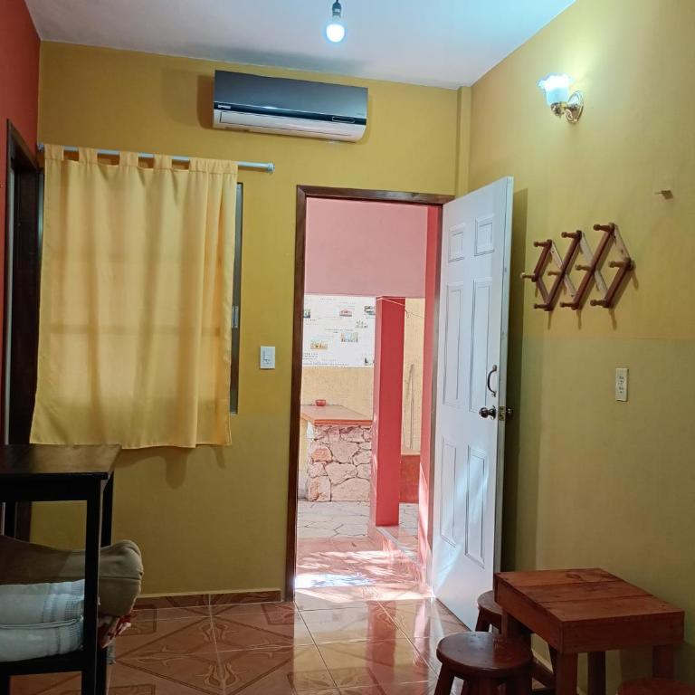 Hospedaje casa Yuca - Habitación Doble Estándar con 2 camas dobles - 5