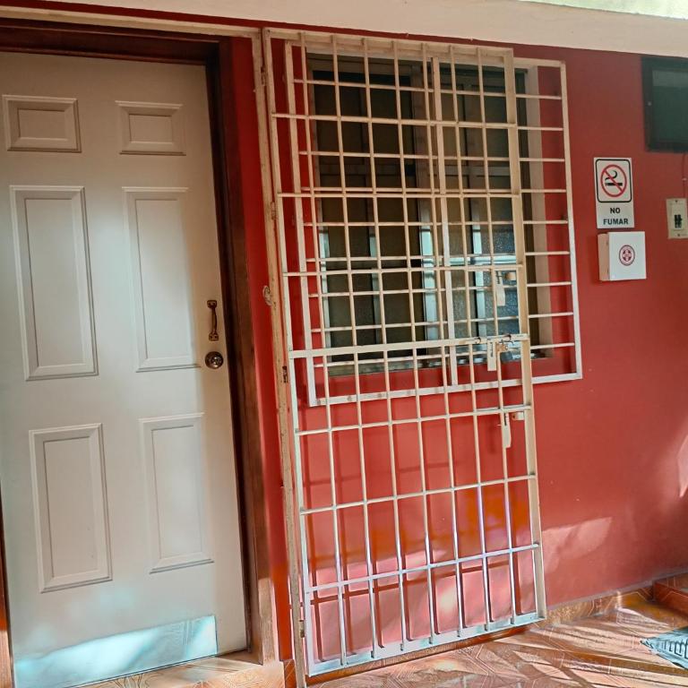 Hospedaje casa Yuca - Habitación Doble Estándar con 2 camas dobles - 7