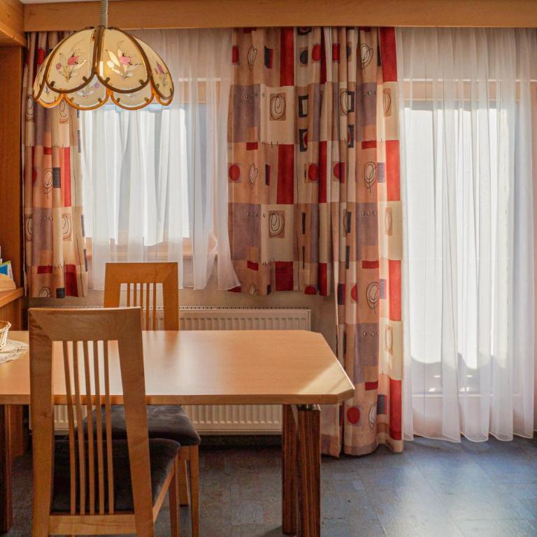 Ferienwohnung Mit Gebirgsblick - Apartment mit 1 Schlafzimmer - 2