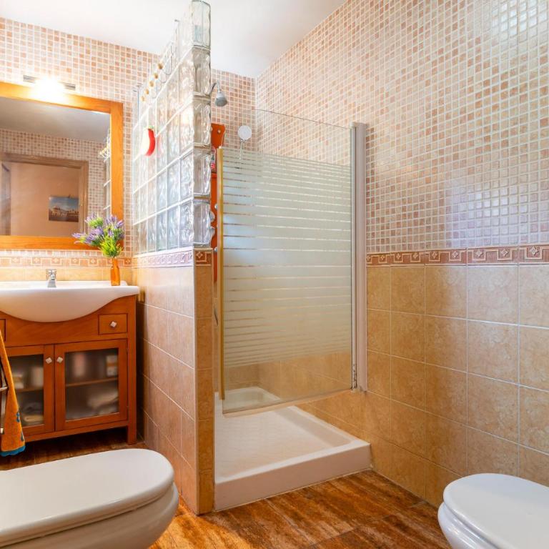 Pet Friendly Home In Chiclana De La Fronter - Casa de vacaciones de 5 dormitorios - 12