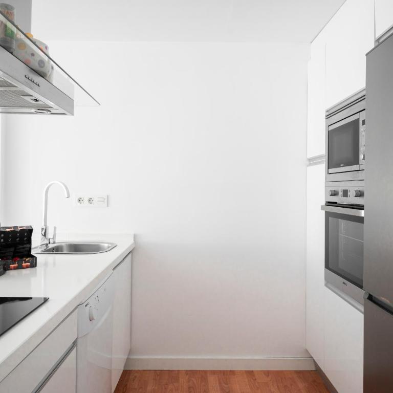 Confort en el Centro de Granada Ubicación Ideal - Three-Bedroom Apartment - 4