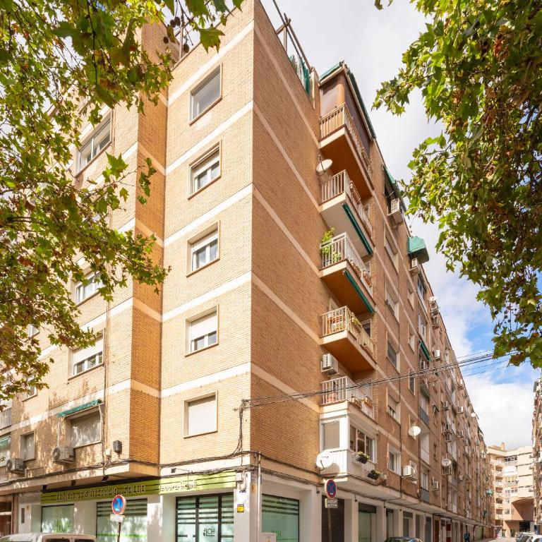 Confort en el Centro de Granada Ubicación Ideal - Three-Bedroom Apartment - 8