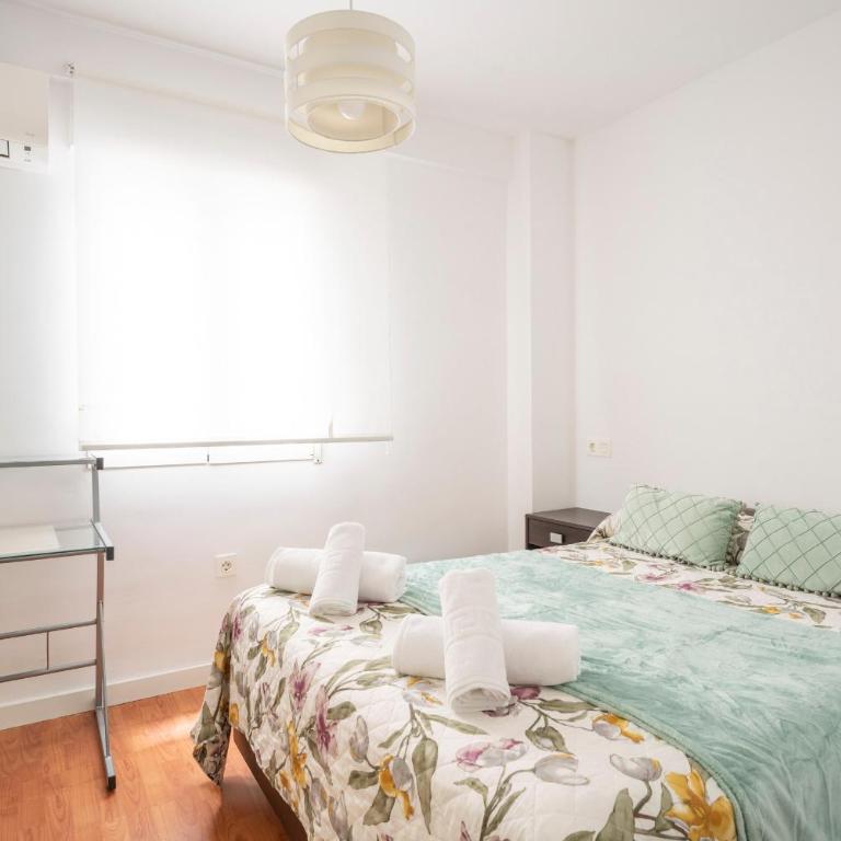 Confort en el Centro de Granada Ubicación Ideal - Three-Bedroom Apartment - 12