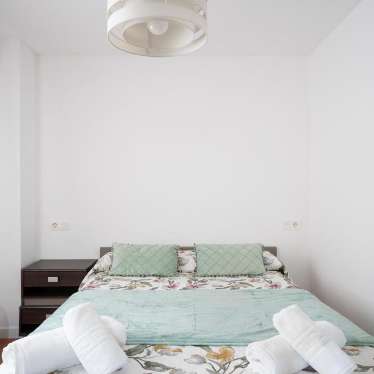 Confort en el Centro de Granada Ubicación Ideal - Three-Bedroom Apartment - 15
