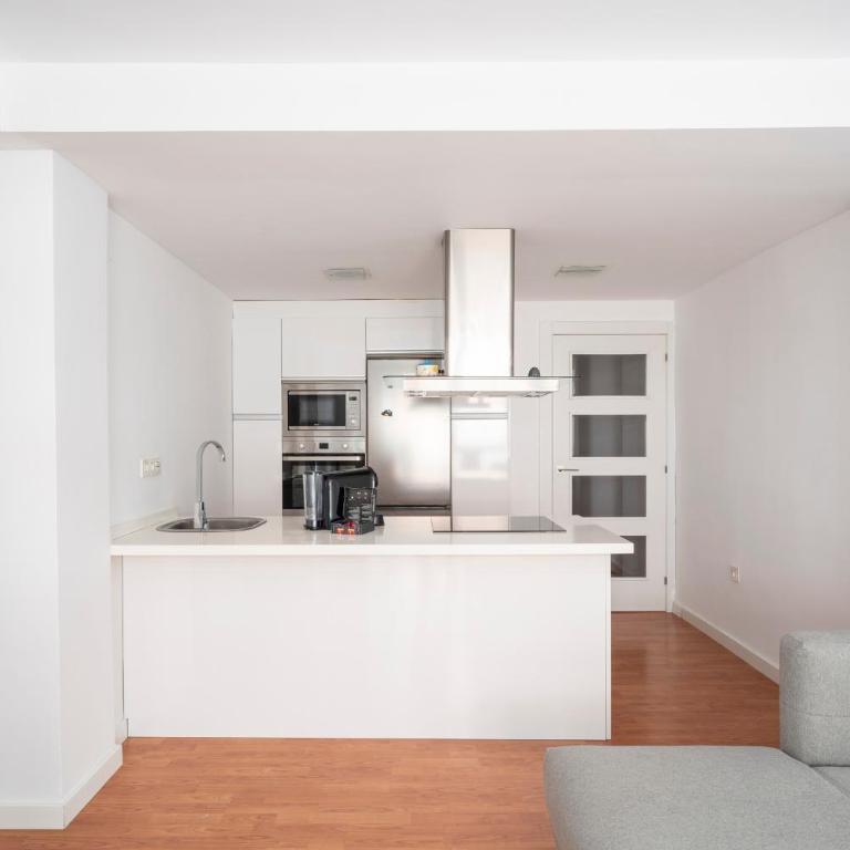 Confort en el Centro de Granada Ubicación Ideal - Three-Bedroom Apartment - 17