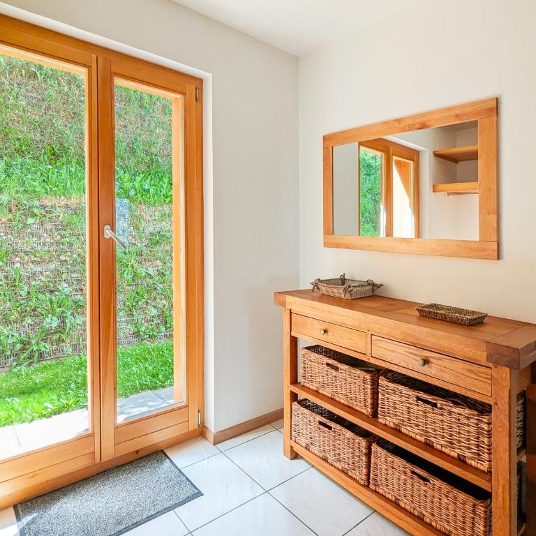 Paisible apt cheminée, terrasse, jardin, vue époustouflante - Apartment mit 3 Schlafzimmern und Bergblick - 29