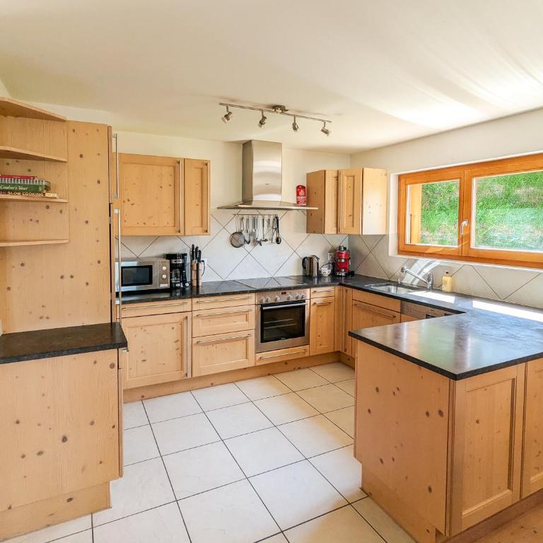 Paisible apt cheminée, terrasse, jardin, vue époustouflante - Apartment mit 3 Schlafzimmern und Bergblick - 21