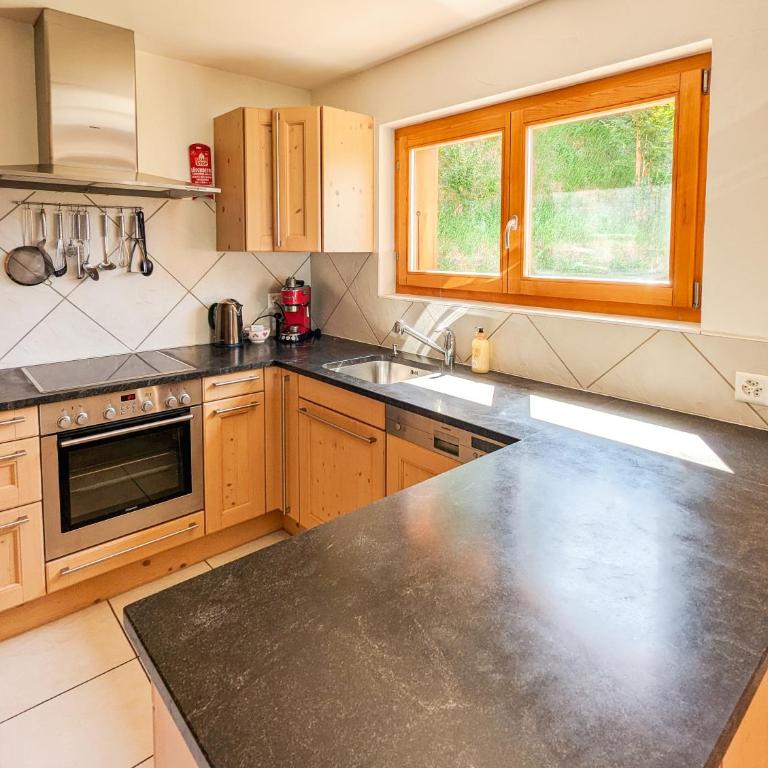 Paisible apt cheminée, terrasse, jardin, vue époustouflante - Apartment mit 3 Schlafzimmern und Bergblick - 20