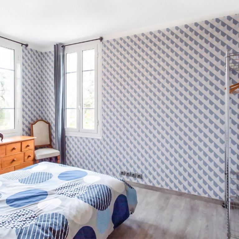 Beach Front Home In Saint-Laurent-Du-Var - Maison de Vacances Six Chambres - 15