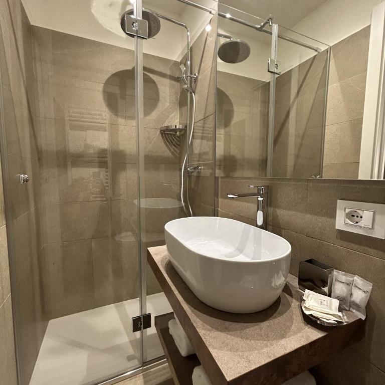 Astom Suites - Doppelzimmer mit eigenem Bad - 5