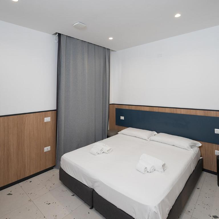 Mia Suites Hotel Bella Capri - Double or Twin Room with Side Sea View - 11