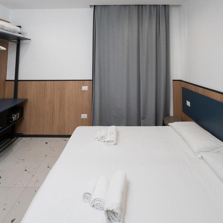 Mia Suites Hotel Bella Capri - Double or Twin Room with Side Sea View - 12