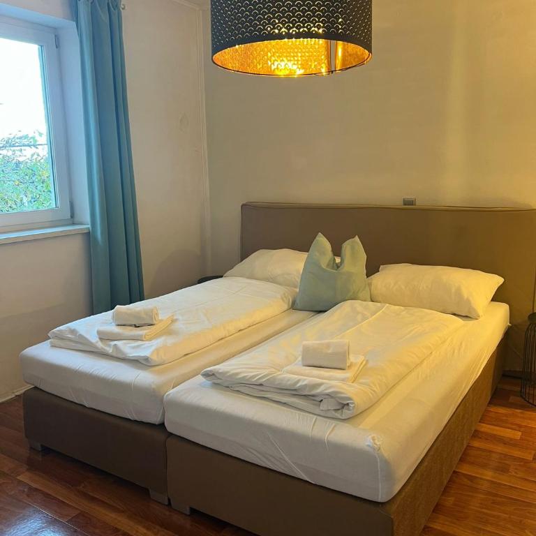 Traditional Apartments Salzburg - Apartment mit Dusche - 3