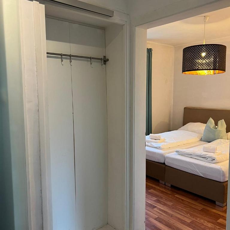 Traditional Apartments Salzburg - Apartment mit Dusche - 8