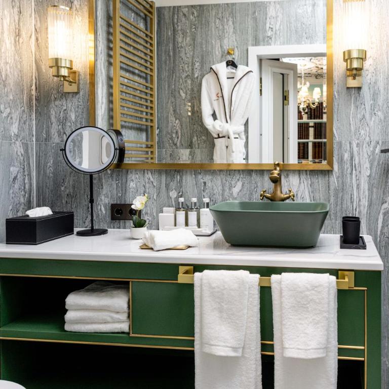 Boutique Hotel Münchner Kindl- House of Hütter, Small Luxury Hotels of the World - Standard Suite (Dandy Suite) - 2