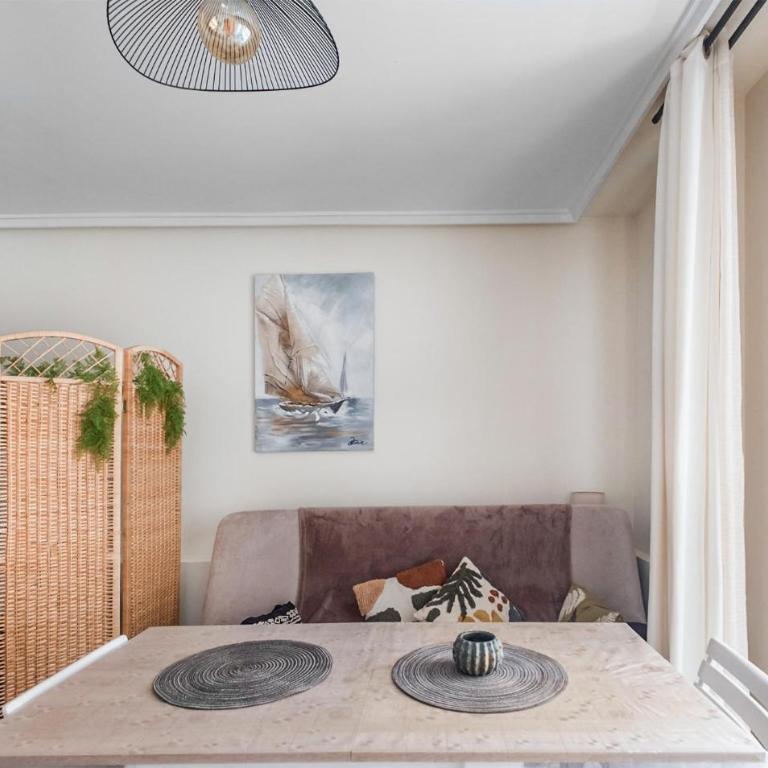 Gorgeous Apartment In Torrevieja - Apartment - 2