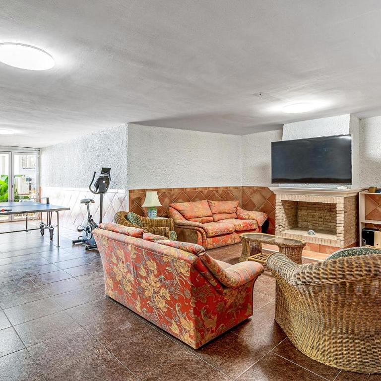 Gorgeous Home In La Herradura - Six-Bedroom Holiday Home - 3