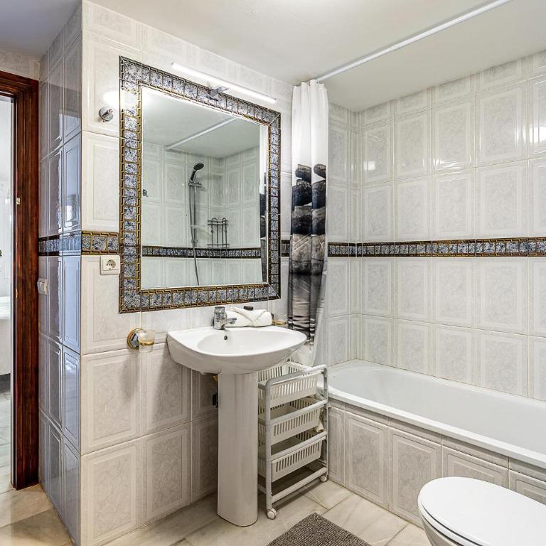 Gorgeous Home In La Herradura - Six-Bedroom Holiday Home - 7