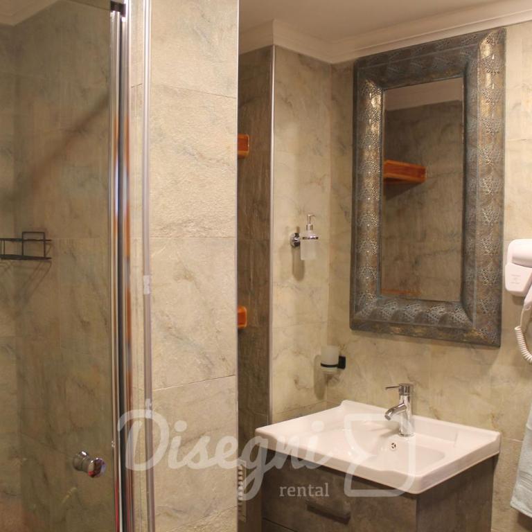 Hostal Cristina, Central Caldera, Habitación Privada Disegni 11-12 - Habitación Doble con baño privado - 4