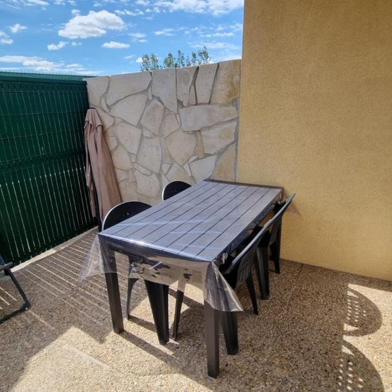 Appartement T2, terrasse, piscine, clim, proche plage - Appartement 2 Chambres - 11