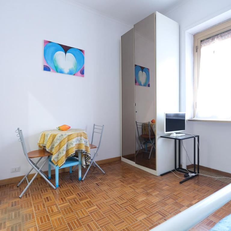 Guest House Piazza Tarquinia - Camera Matrimoniale con Bagno Privato - 8