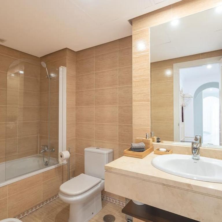 Luxury 3BR Puerto Banus, Pool, Garden, Walk to Marina & Beach - Apartamento de 3 dormitorios - 12