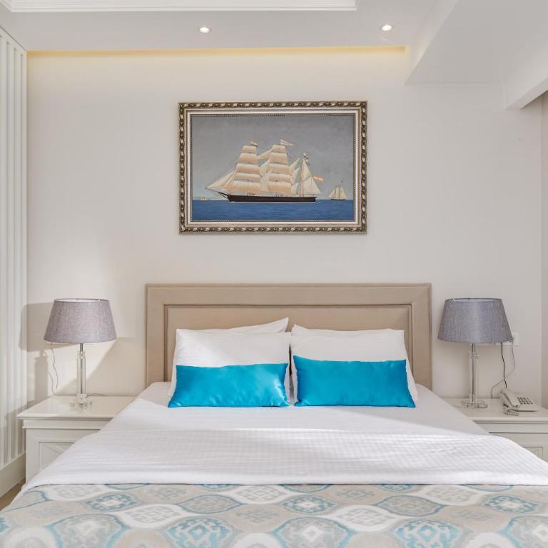 Hotel Libertas - Deluxe Suite with Balcony and Sea View - 5