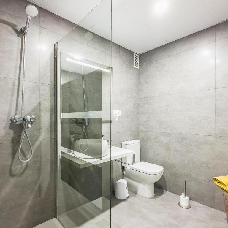 Amazing Apartment In Fuengirola - Apartamento de 2 dormitorios - 15