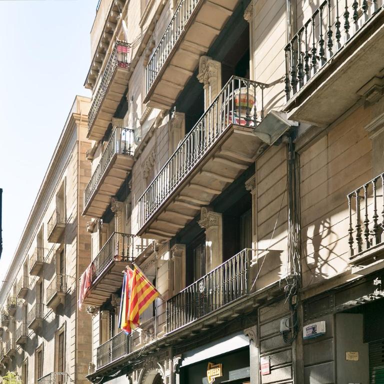 Cathedral Ramblas Apartment - Two-Bedroom Apartment - 12