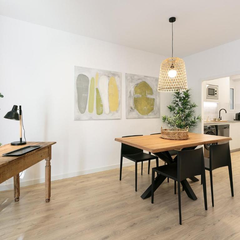 Cathedral Ramblas Apartment - Two-Bedroom Apartment - 3