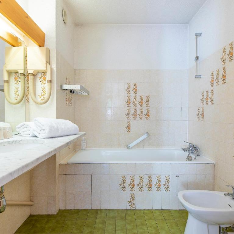 Hôtel les Bains - Chambre Double Deluxe avec Balcon - 3
