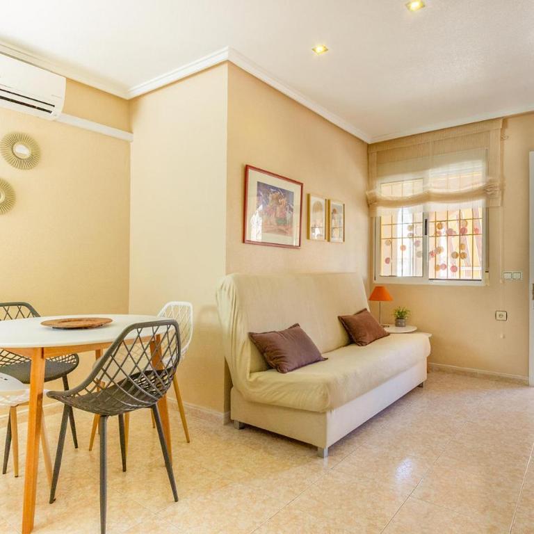 2 Bedroom Lovely Apartment In Torrevieja - Apartamento de 2 dormitorios - 10