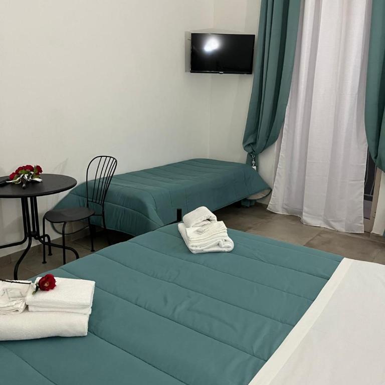 Falaride suite Agrigento discesa sulla valle di oro - Camera Quadrupla con Bagno Privato Esterno - 1