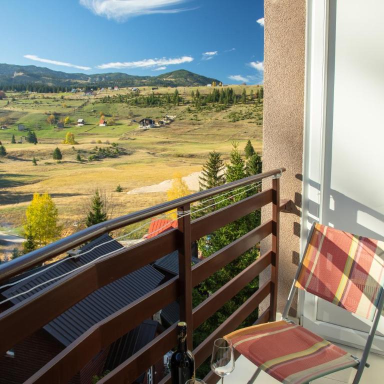 Whispering pines apartment - One-Bedroom Apartment - 1