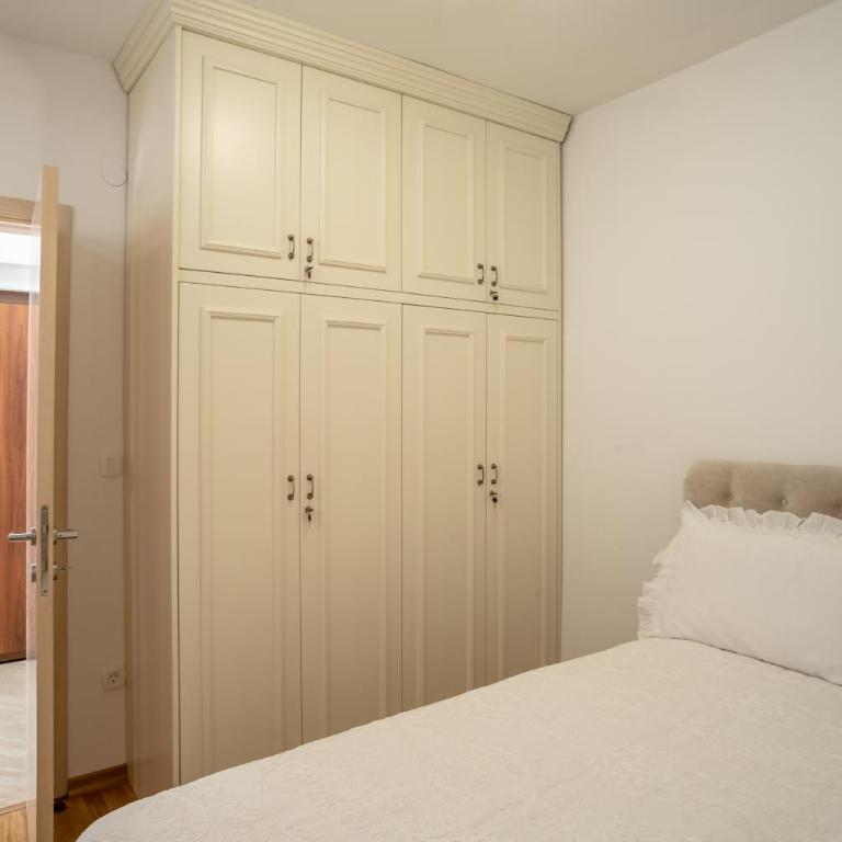Whispering pines apartment - One-Bedroom Apartment - 22