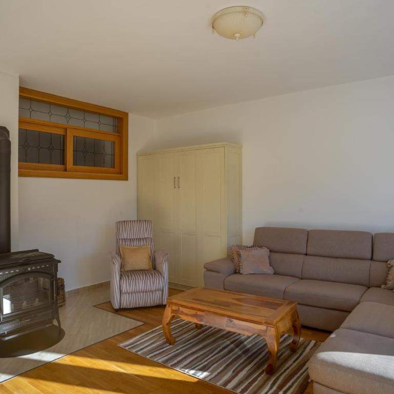 Whispering pines apartment - One-Bedroom Apartment - 7