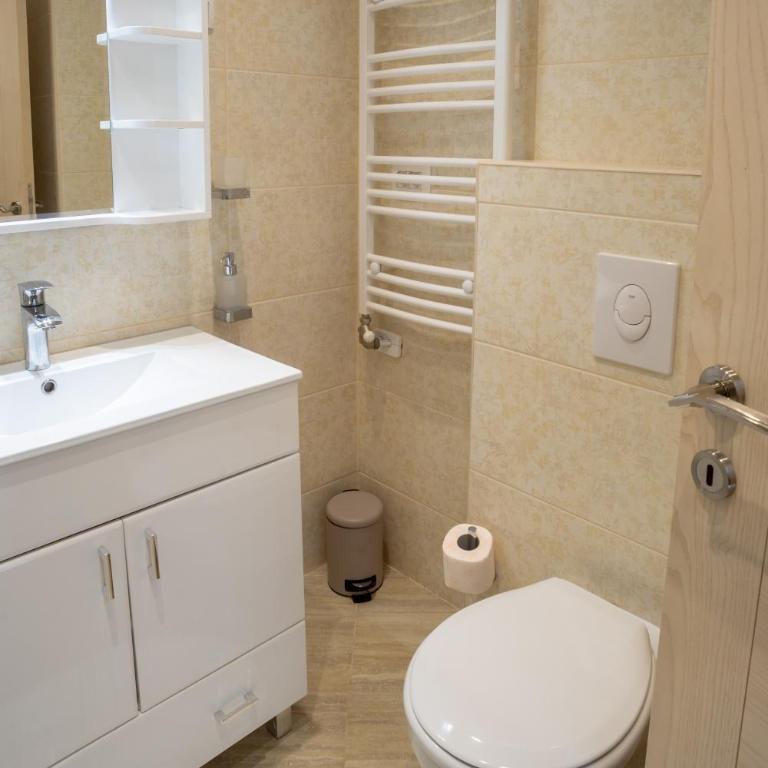 Whispering pines apartment - One-Bedroom Apartment - 27
