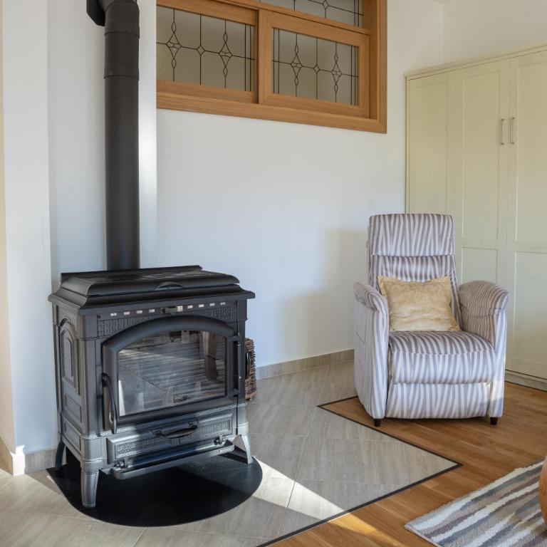 Whispering pines apartment - One-Bedroom Apartment - 11